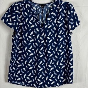 Hilary Radley navy print top. NWOT. Size small.